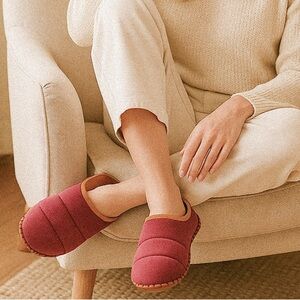 Dr Scholls Womens Maroon Mustard Slip On Quilted Slippers Cozy Fleece Size 7.5